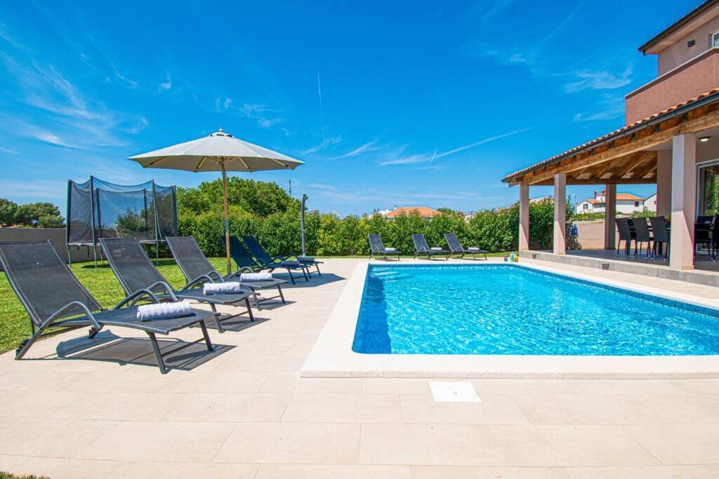 Enjoy Mit Privatem Pool, By Istrabook Vila
