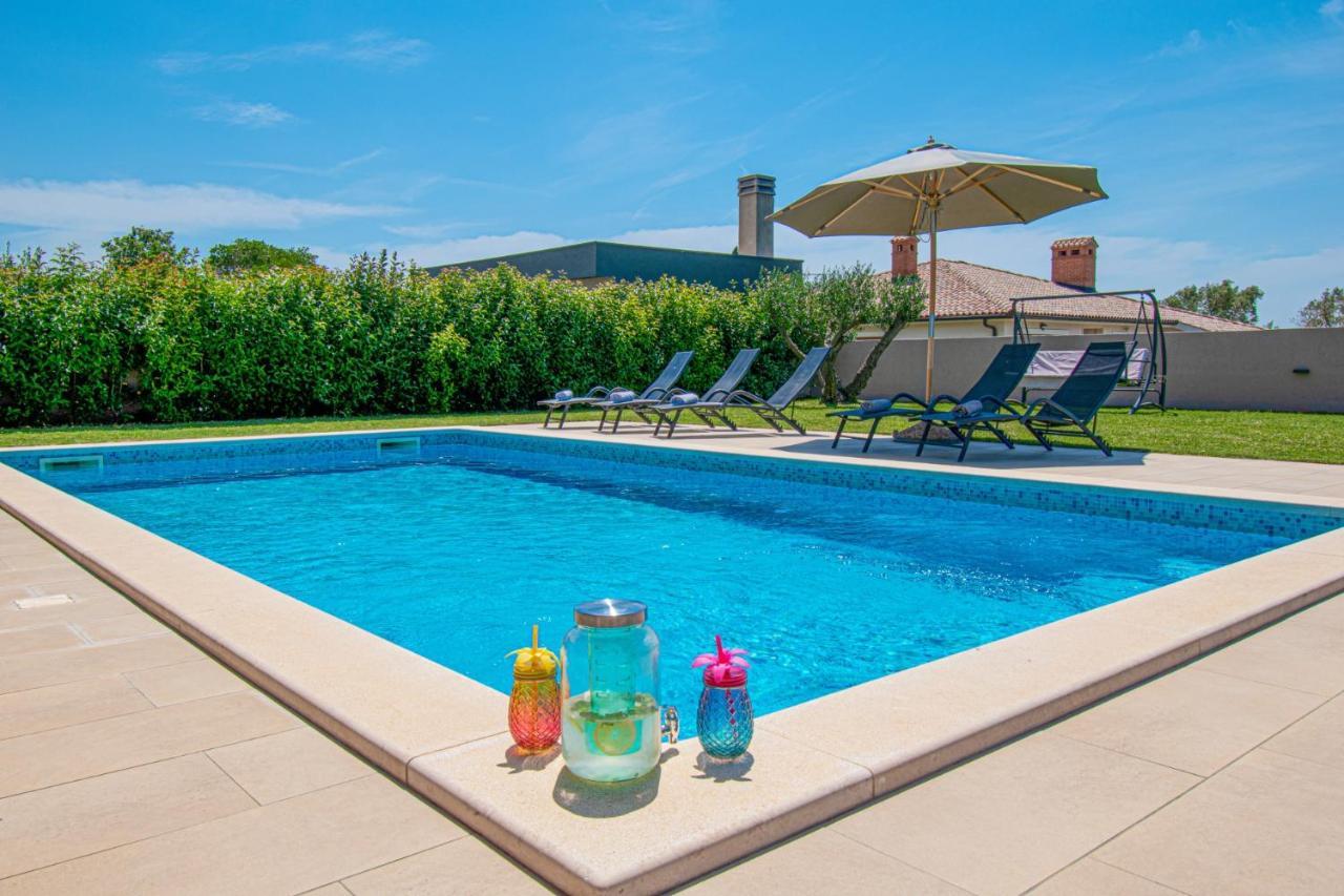 Enjoy Mit Privatem Pool, By Istrabook