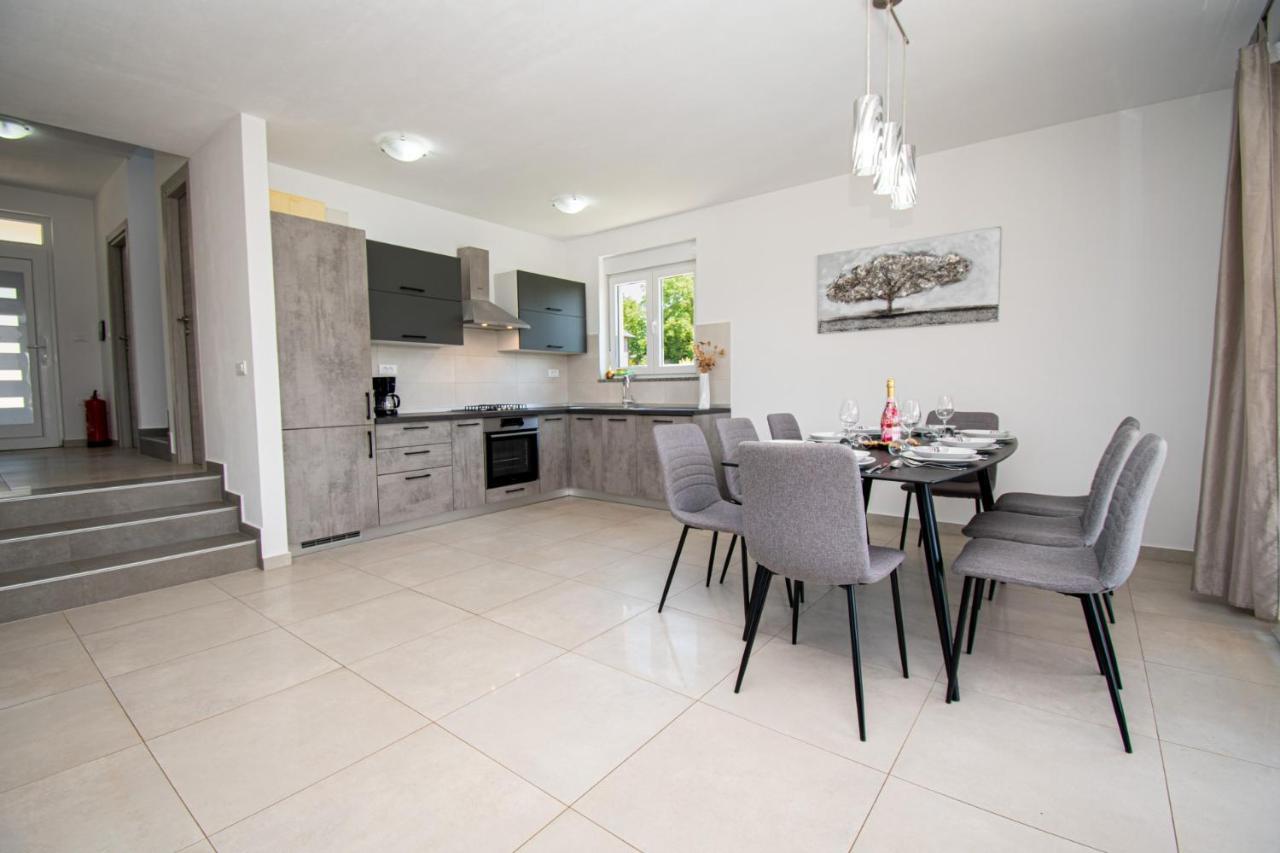 Vila Enjoy Mit Privatem Pool, By Istrabook
